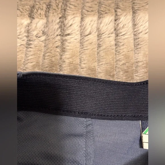 IZOD Golf Men’s Shorts 
Size 36 - Picture 7 of 8